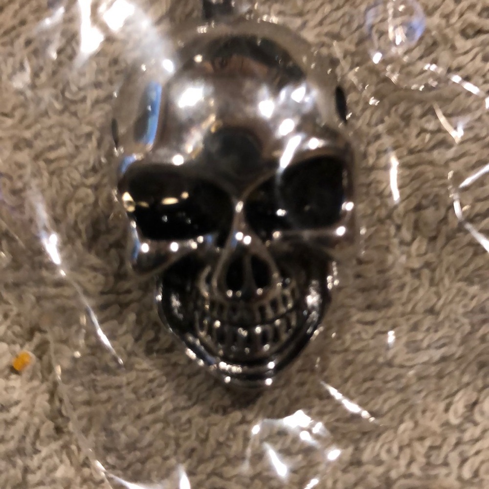 Skull necklace 1x2 inches with chain